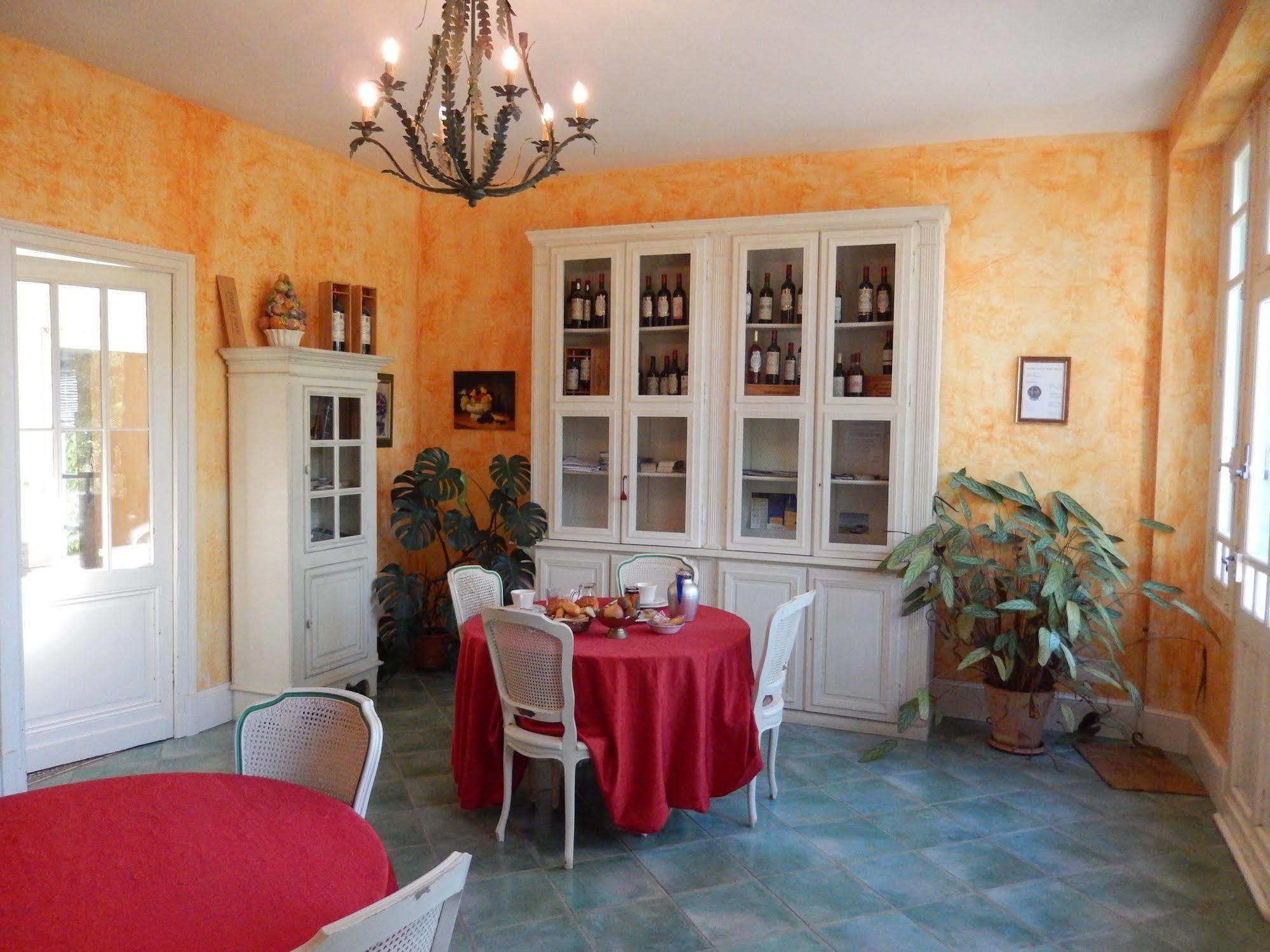 Bed and Breakfast Chateau Rousselle à Saint-Ciers-de-Canesse Extérieur photo